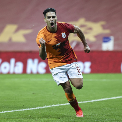 Falcao yeni takımına imzayı attı