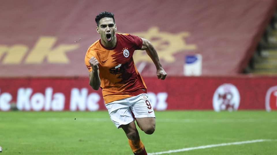 Falcao yeni takımına imzayı attı