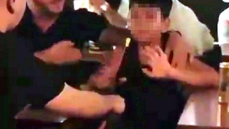 Şok! Çocuğa zorla alkol ve nargile içirdiler!