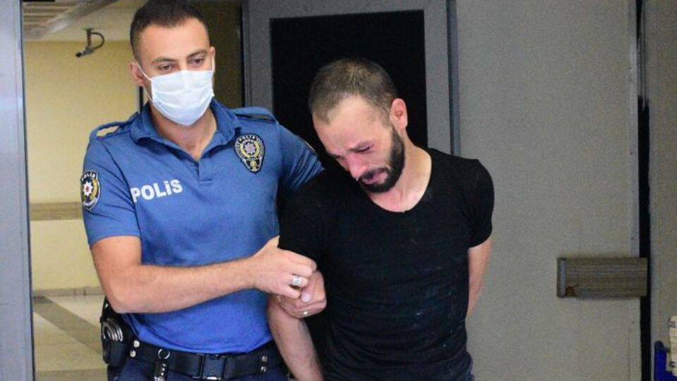 Ailesini rehin alıp, evi yakmaya kalkıştı