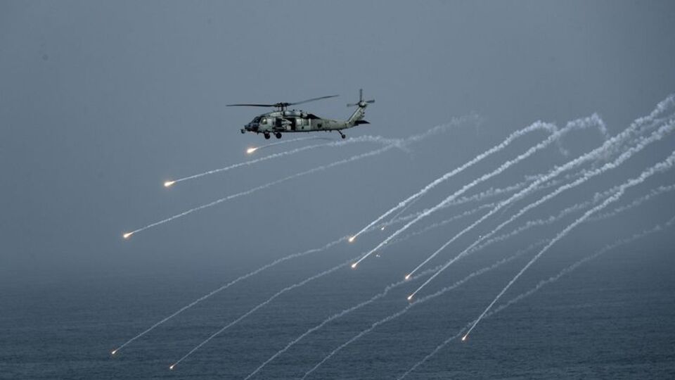 ABD donanmasına ait düşen uçakta 5 kişi öldü