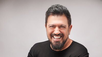 Komedyenlik için şirketini sattı