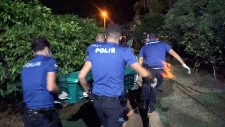 Asansör kabinin altında kalan kadın öldü