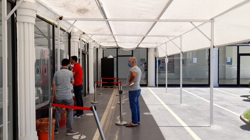 Aşı olmayanlar hastanelerin yolunu tuttu