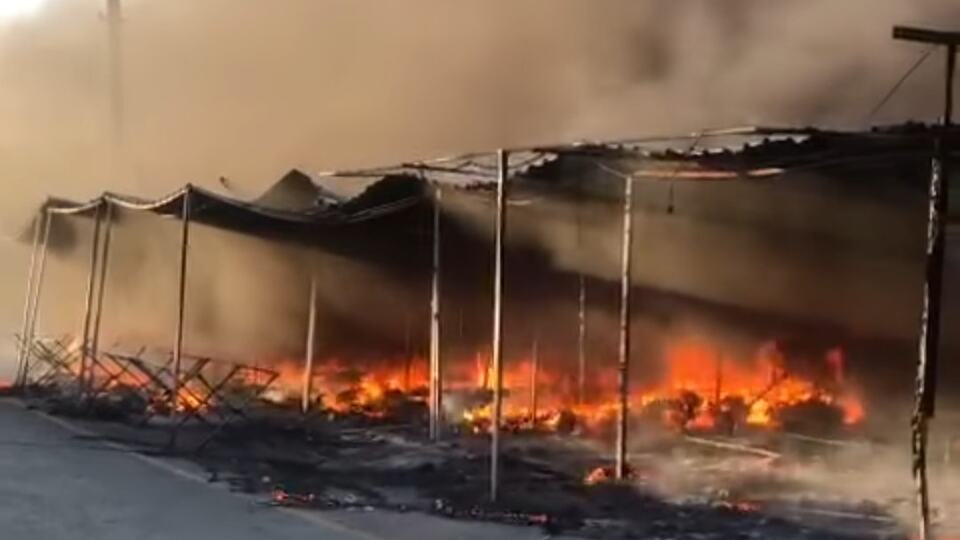 Pazar yerindeki 9 baraka küle döndü!