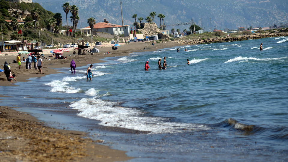Hatay sahihinde akılalmaz görüntü!
