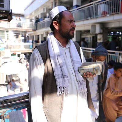 Kabil'de döviz büroları yeniden açıldı!