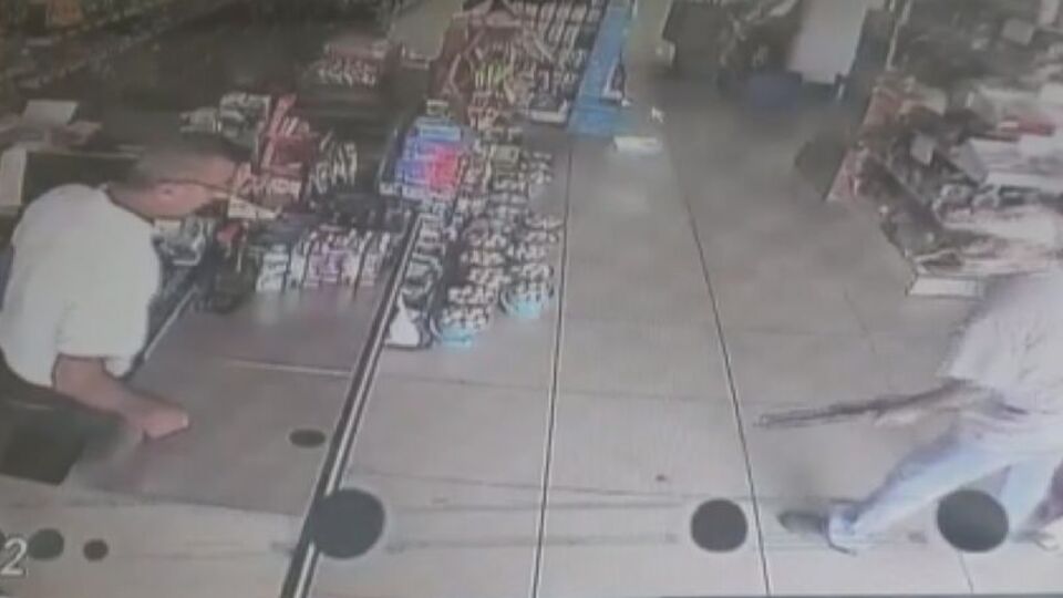 Evden çıkarmak isteyen kardeşini vurdu