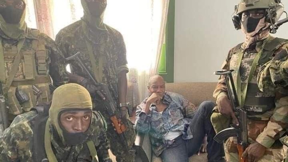 Gine'de ordu yönetime el koydu, Cumhurbaşkanı Alpha Conde ev hapsinde