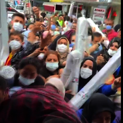 50 liralık halı izdihamı