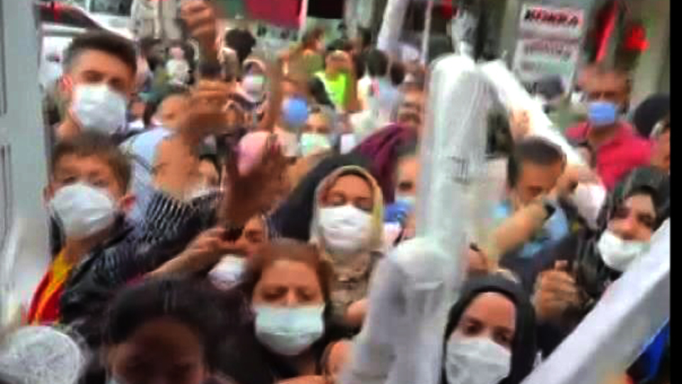 50 liralık halı izdihamı