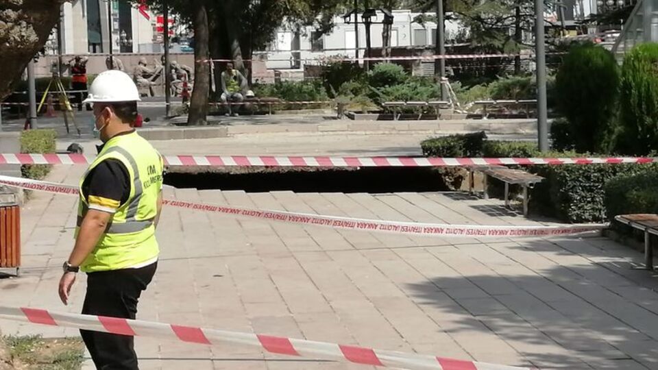 Güvenpark'ta 10 metrelik çukur!