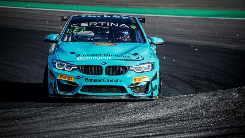 Nürburgring'ten kupayla döndü