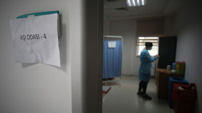 Sahte aşı kartı operasyonu! 3 hemşire tutuklandı