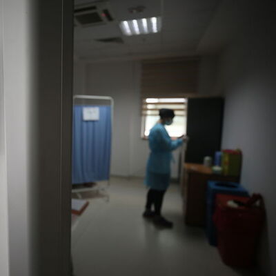 Sahte aşı kartı operasyonu! 3 hemşire tutuklandı