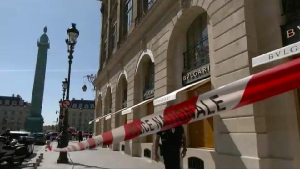 Paris'te ünlü kuyumcu soyuldu!