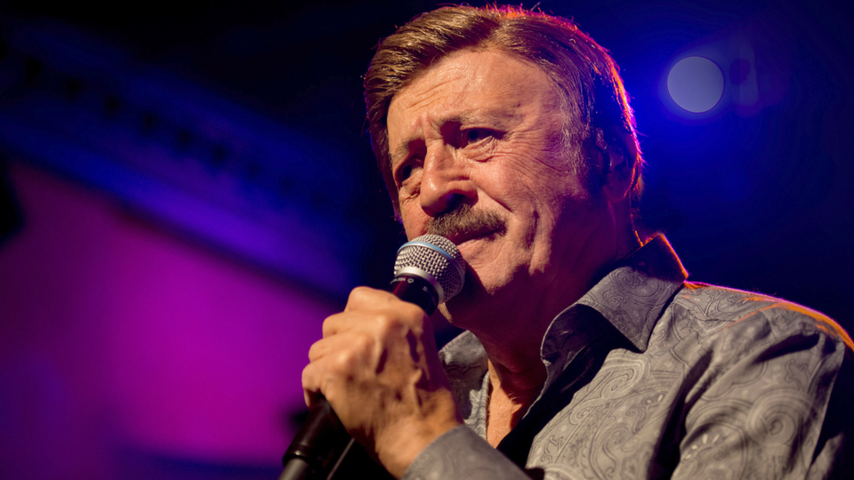 Konserlerine ara vermeden devam ediyor