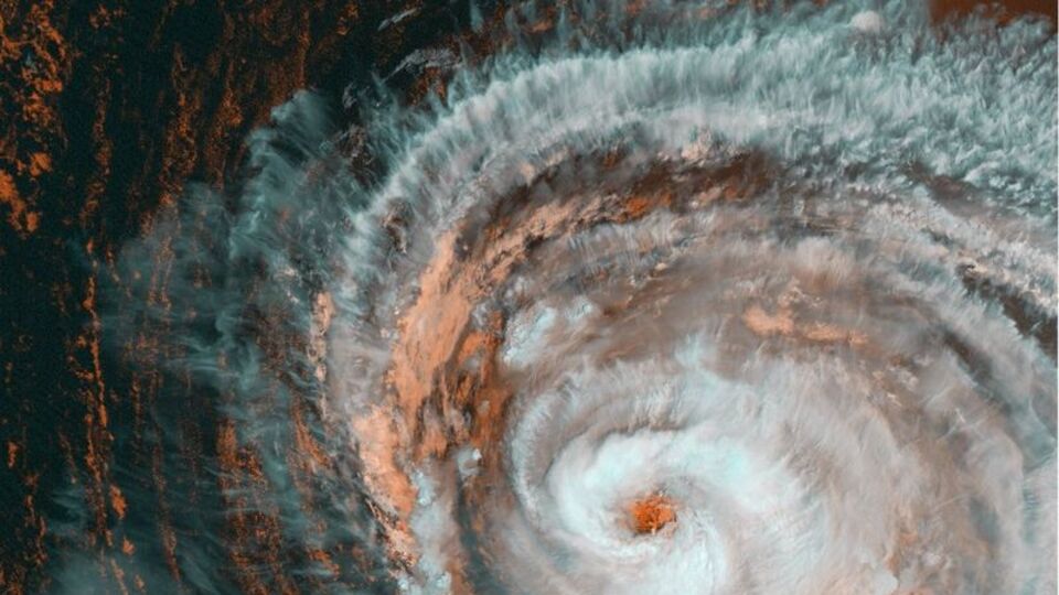 Kanada'yı etkileyen Larry Kasırgası!