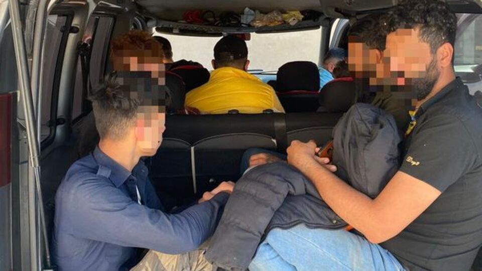 Kocaeli'de 8 düzensiz göçmen yakalandı: 1 gözaltı