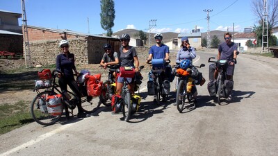 10 bin kilometre pedal çevirip Bayburt'a ulaştılar