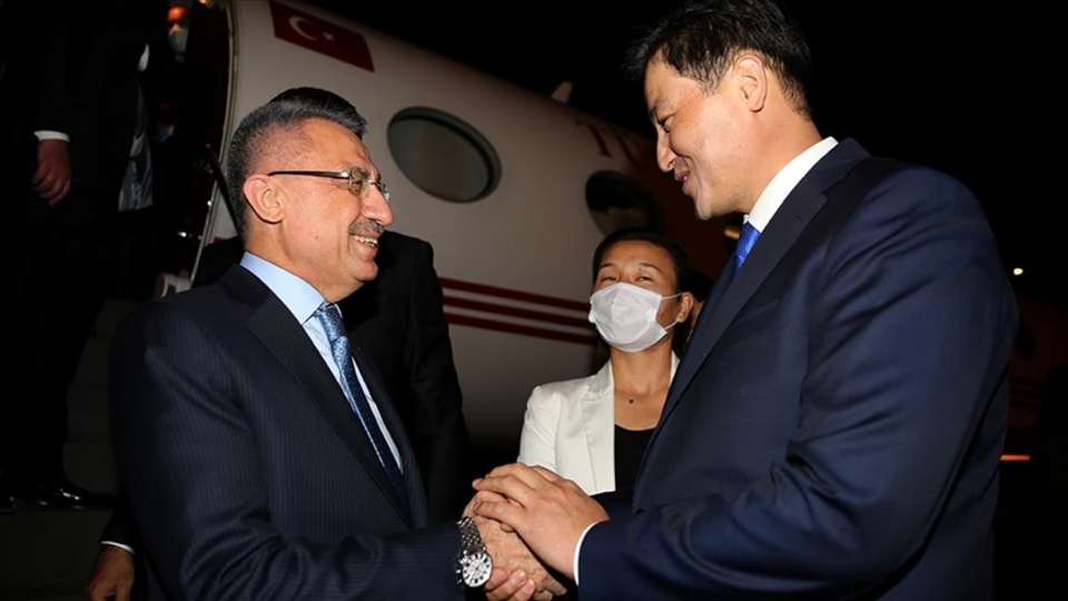 Oktay, Kırgızistan'da Türk iş insanlarıyla bir araya geldi