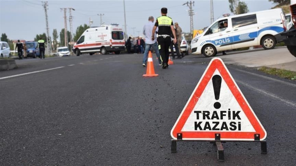 İşçi servisi ile TIR çarpıştı: 13 yaralı!