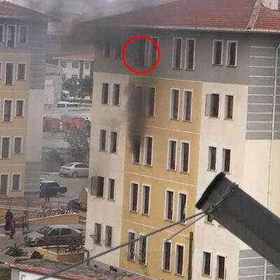 4. Katta yangın! Önce kızını attı! Sonra kendi atladı!