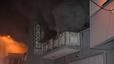İzmir'de mobilya atölyesinde korkutan yangın