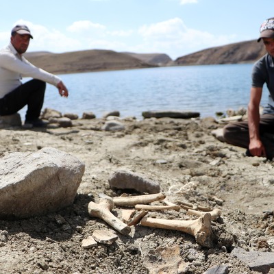 Endişelendiren görüntü! Sular çekilince ortaya çıktı