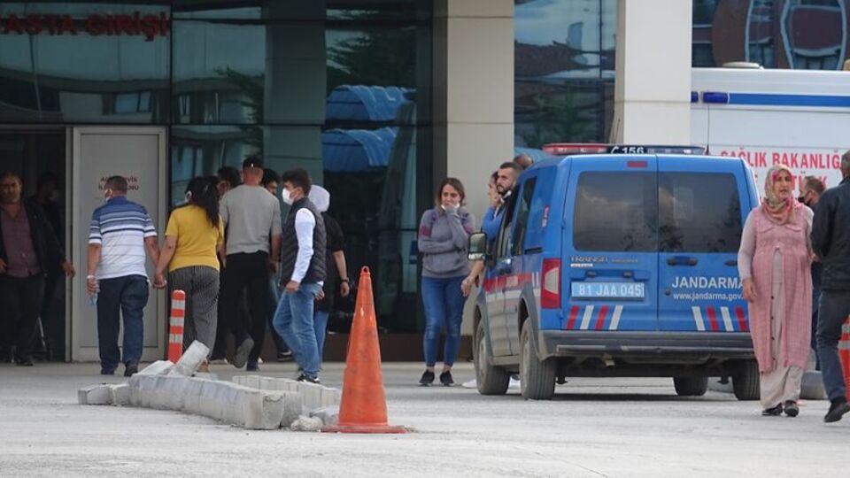 Boşanmak istemeyen karısını öldürdü!