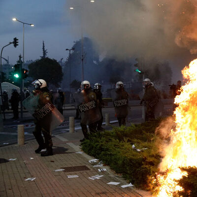 Selanik sokakları karıştı!