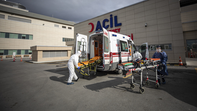 Servis aracı ile otomobil çarpıştı: 3 ölü!