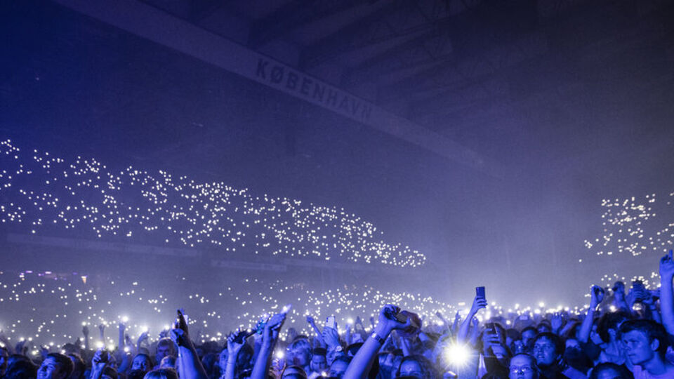 Danimarka'da tüm yasaklar kalktı: 50 bin kişilik konser!