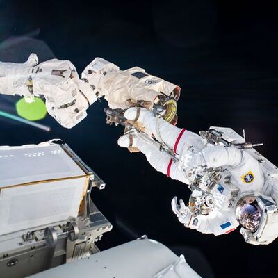 Astronotların uzay yürüyüşü 7 saat sürdü!