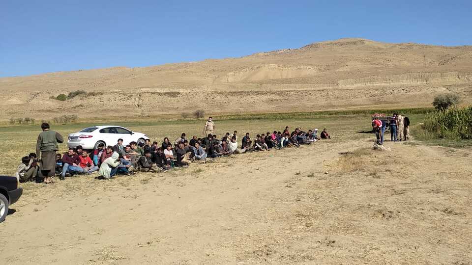 Göçmen kaçakçıları suçüstü yakalandı