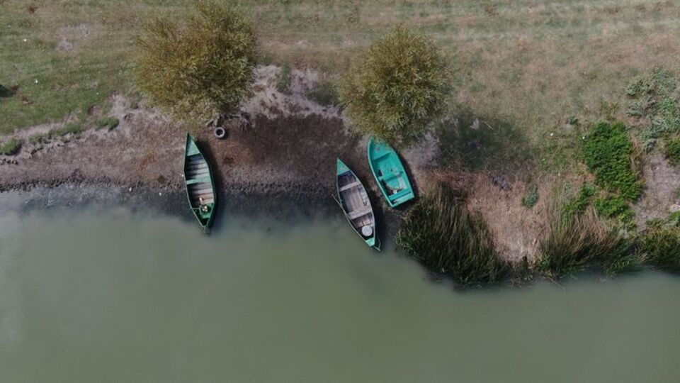 Uluabat Gölü can çekişiyor