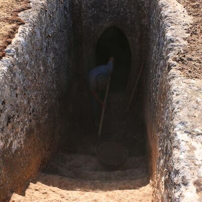 Roma dönemine ait 60 aile mezarlığı bulundu