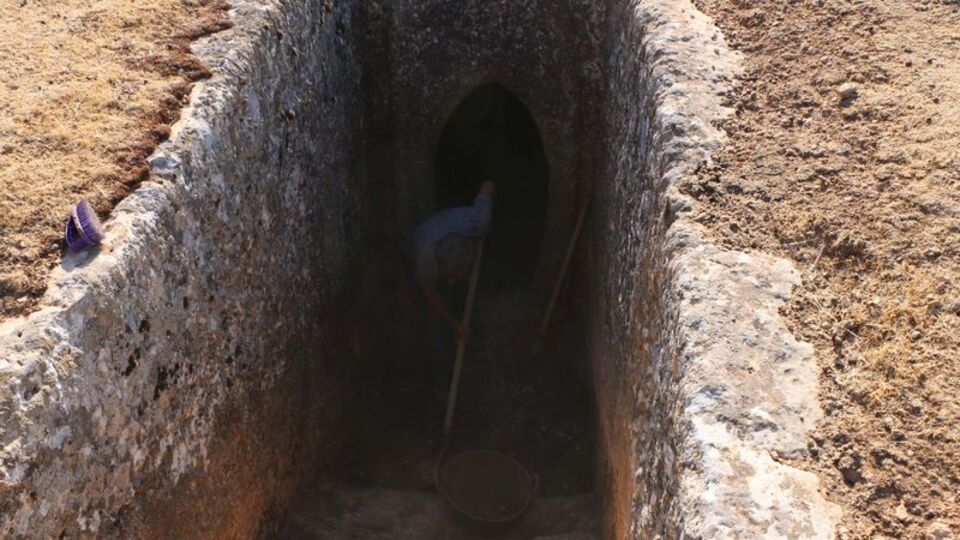 Roma dönemine ait 60 aile mezarlığı bulundu