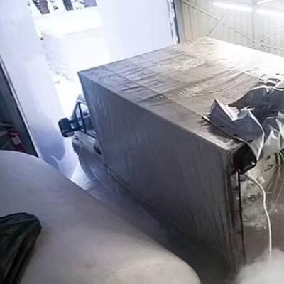 Korkunç olay: Donmuş cansız bedenleri çalmaya çalıştı!