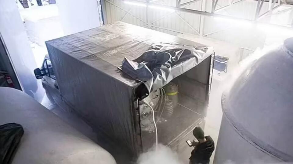 Korkunç olay: Donmuş cansız bedenleri çalmaya çalıştı!