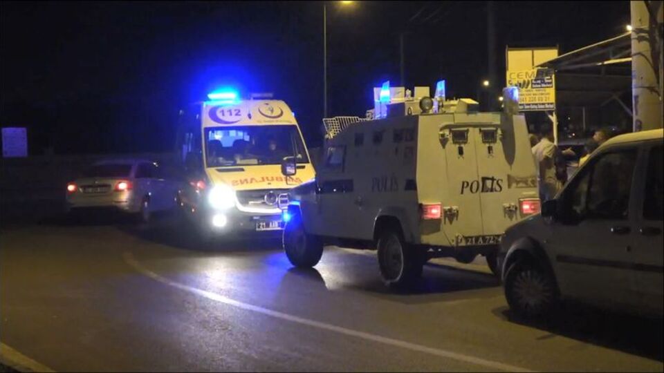 Evinden çağırıp ayağından vurdu!