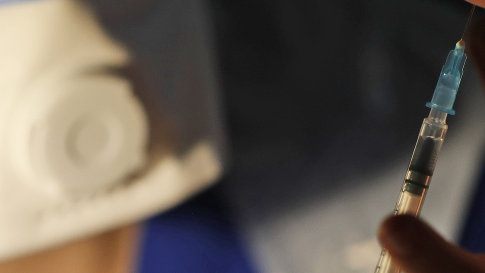 Sevindiren açıklama! İkinci doz aşılar tamamlanırsa...