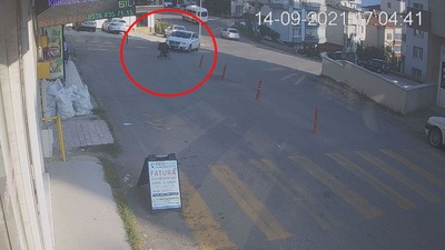 Yokuş aşağı kayan bebek arabası 3 metreden düştü: 10 aylık bebek yaralandı