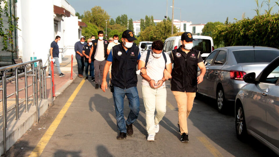 Adana'da FETÖ/PDY operasyonu: 8 gözaltı