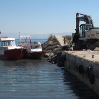 Van Gölü'nde su çekildi, balıkçı tekneleri karaya oturdu