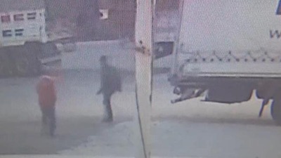 Dorsenin mührünü söktüler, kaçak binmek istediler