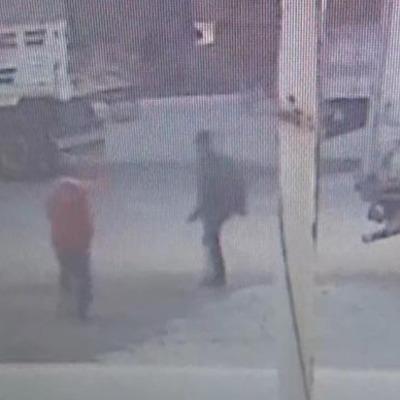 Dorsenin mührünü söktüler, kaçak binmek istediler