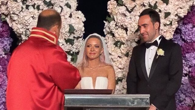 Evlendiler! Düğüne ünlü akını...