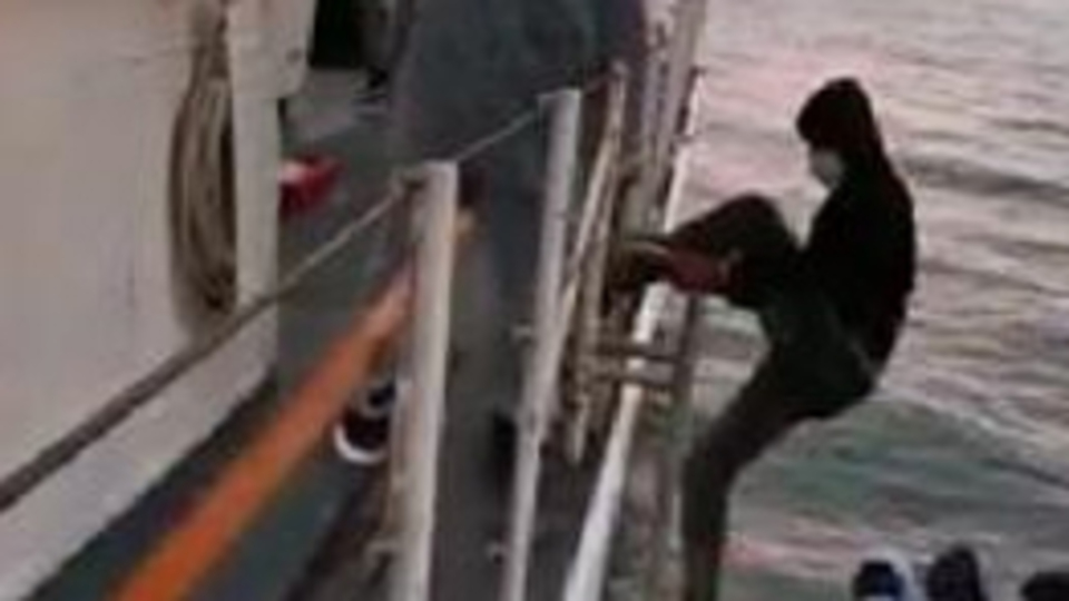 Ayvalık açıklarında yakalandılar