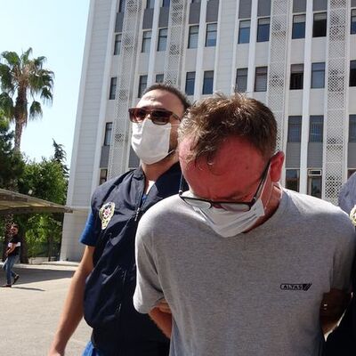 Defalarca bıçaklayıp öldürdü! Emniyet çıkışında!